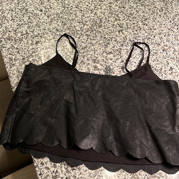 Leather crop top - Picture 2 of 3